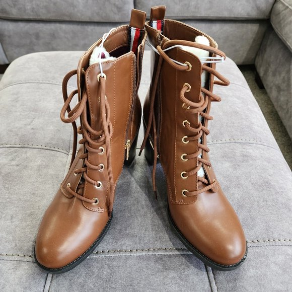 NEW Tommy Hilfiger Women's Sole Block Heel Platform Combat Boot Size 10M - Picture 1 of 9